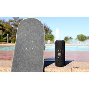 JBLFLIP6BLK-Galeria-7