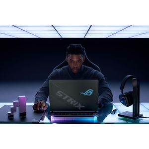90NR0LI1-M003W0-Galeria-21